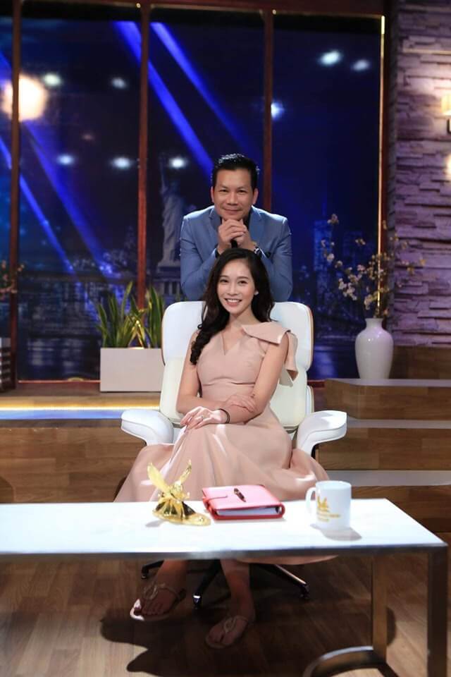 Á hậu Nguyễn Thu Trang - vợ Shark Phạm Thành Hưng trong chương trình Shark Tank Việt Nam mùa 3 (2020)