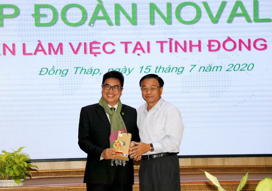 Tổng Giám đốc Bùi Xuân Huy và Phó Bí thư Tỉnh ủy, Chủ tịch Ủy ban nhân dân tỉnh Đồng Tháp Nguyễn Văn Dương