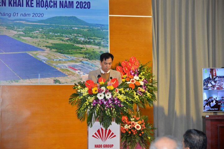 Ông Chu Tuấn Anh – Phó Tổng Giám đốc Tập đoàn báo cáo tổng kết tại Hội nghị năm 2020