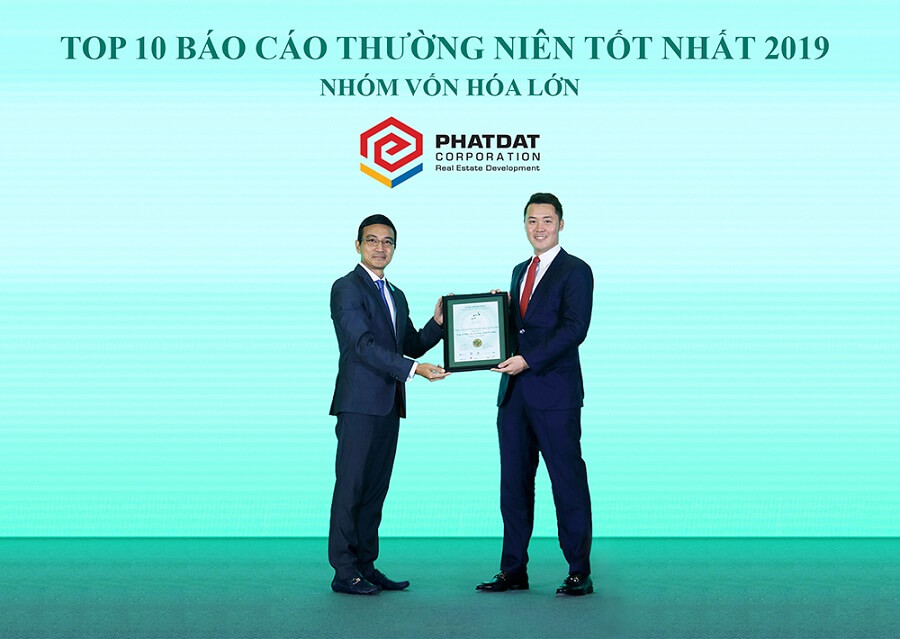 Nguyễn Tấn Danh thay mặt Tập đoàn Phát Đạt nhận giải Top 10 báo cáo thường niên tốt nhất 2019