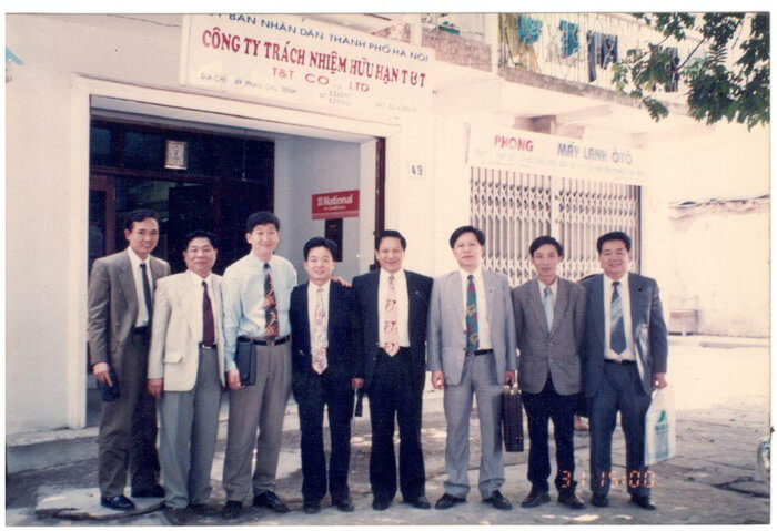 Chủ tịch Đỗ Quang Hiển và ban lãnh đạo tập đoàn T &T trong những ngày đầu mới thành lập