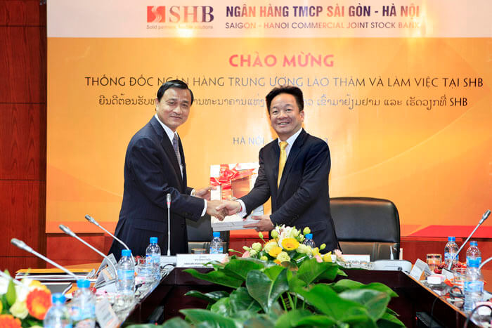 Chủ tịch ngân hàng SHB Đỗ Quang Hiển và Thống đốc ngân hàng Trung ương Lào