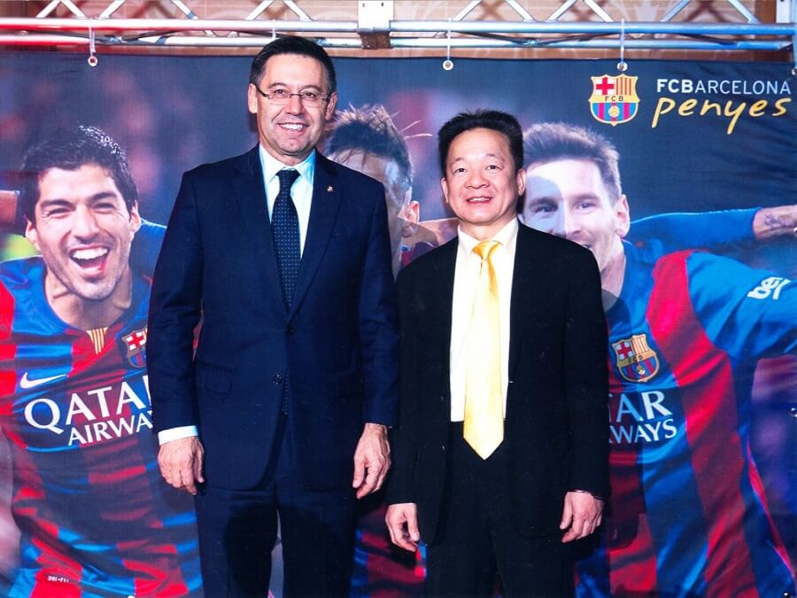 Bầu Hiển cùng Chủ tịch câu lạc bộ bóng đá Barcelona Josep Maria Bartomeu (nhiệm kỳ 2014-2020)
