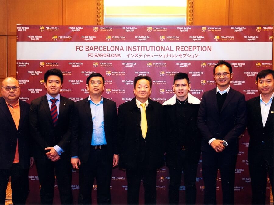 Đỗ Vinh Quang cùng phái đoàn tham dự hội nghị với câu lạc bộ bóng đá Barcelona