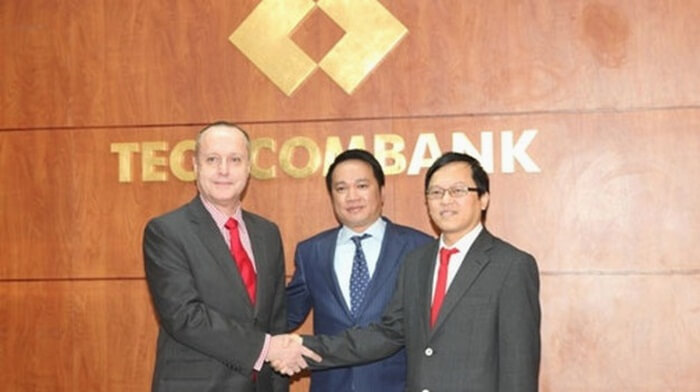 Cựu Tổng giám đốc Techcombank Nguyễn Đức Vinh cùng Chủ tịch Hồ Hùng Anh