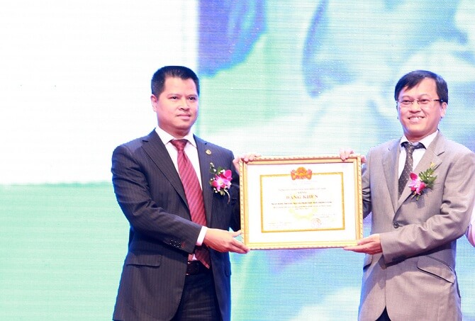 Chủ tịch VP Bank Ngô Chí Dũng cùng Tổng giám đốc Nguyễn Đức Vinh