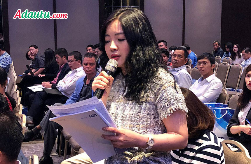Bà Đặng Ngọc Lan (vợ bầu Kiên) tại Đại hội thường niên 2018 Ngân hàng Á Châu (ACB)